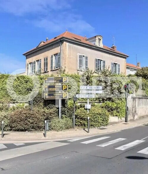 Office in Villefranche-sur-Saône to rent - Building Photo - Image 2 of 2