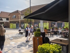 26 Piries Pl, Horsham to rent Building Photo- Image 2 of 5