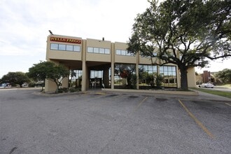9800 N Lamar Blvd, Austin, TX to rent Building Photo- Image 2 of 5
