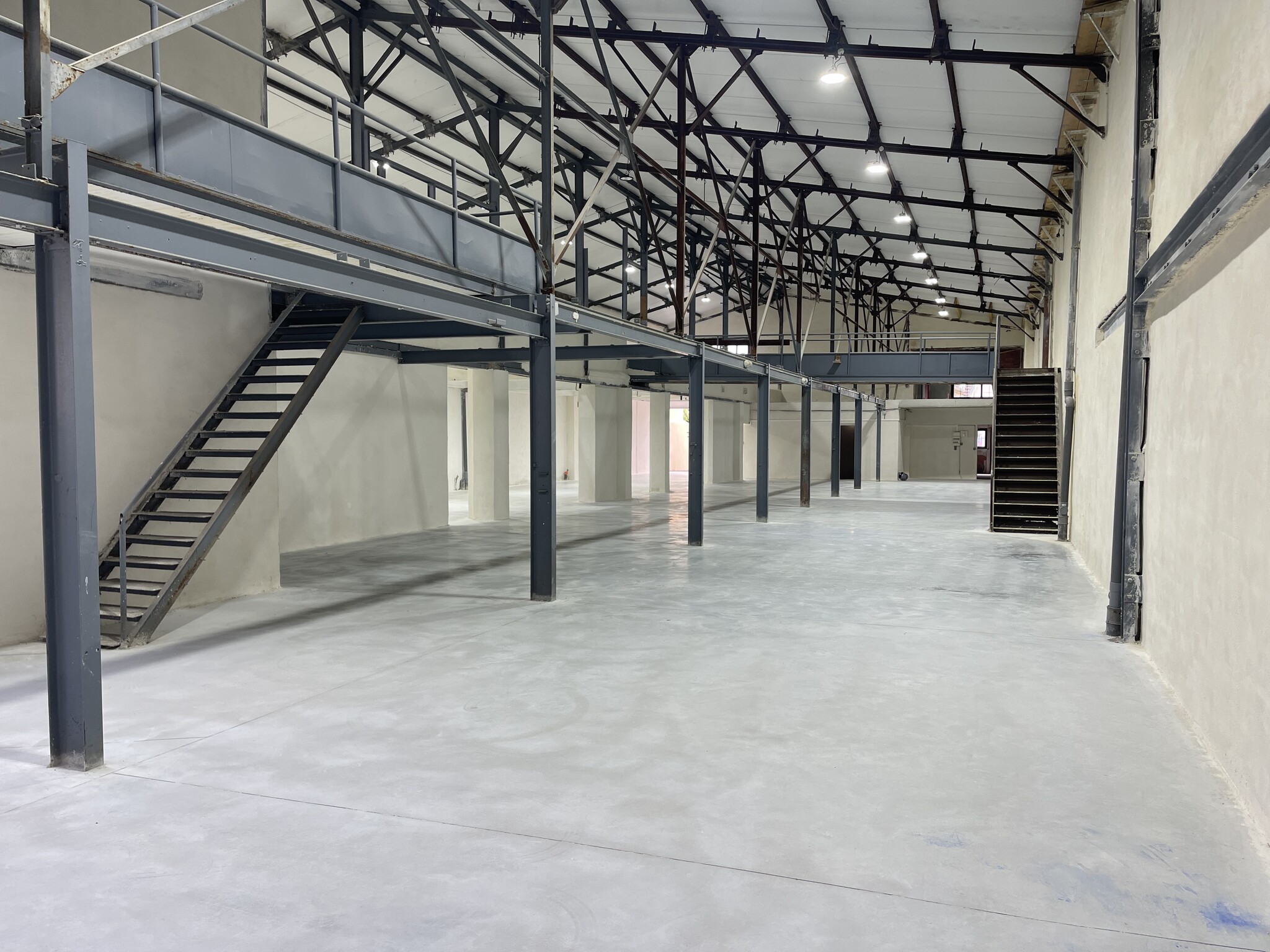 Light Industrial in Champigny-sur-Marne for sale Primary Photo- Image 1 of 13