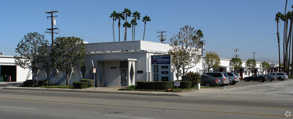 2217-2231 S Grand Ave, Santa Ana, CA for rent - Building Photo - Image 3 of 8