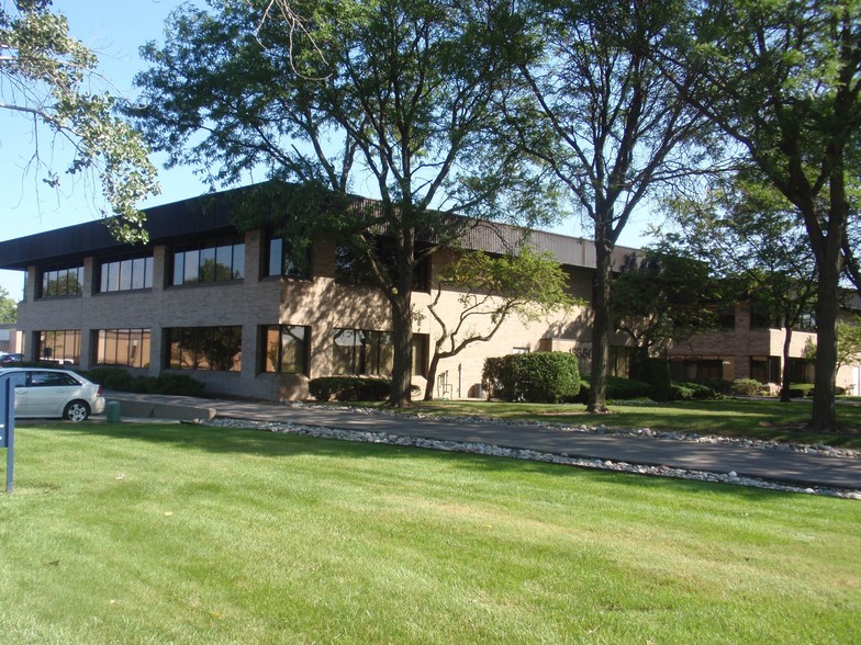 15350 N Commerce Dr, Dearborn, MI for rent - Building Photo - Image 1 of 3