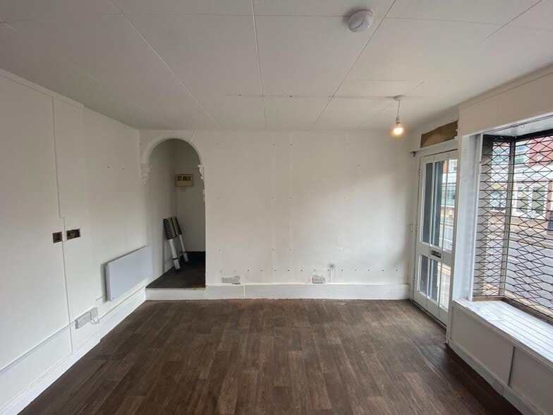 64 King St, Doncaster to rent - Building Photo - Image 3 of 8