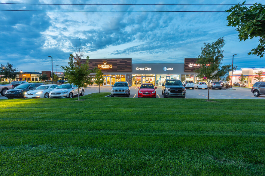 761 E Hickman Rd, Waukee, IA for rent - Building Photo - Image 1 of 10