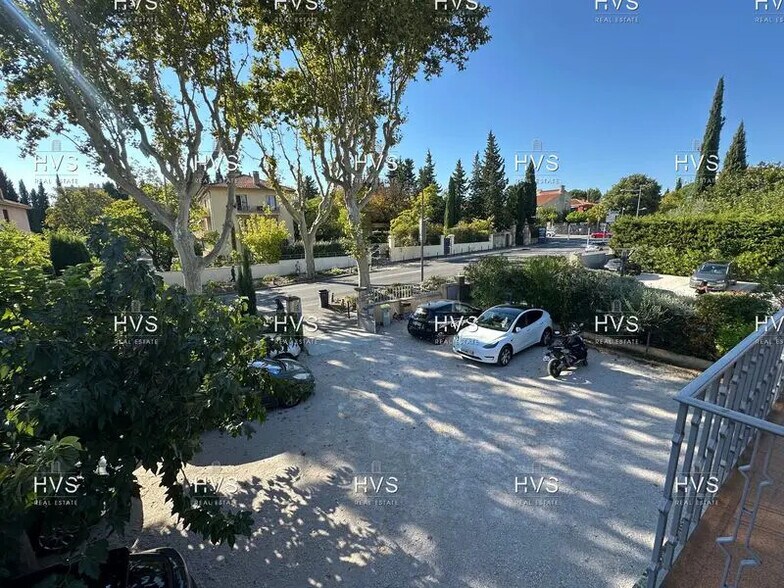 Office in Aix-en-Provence to rent - Building Photo - Image 3 of 11