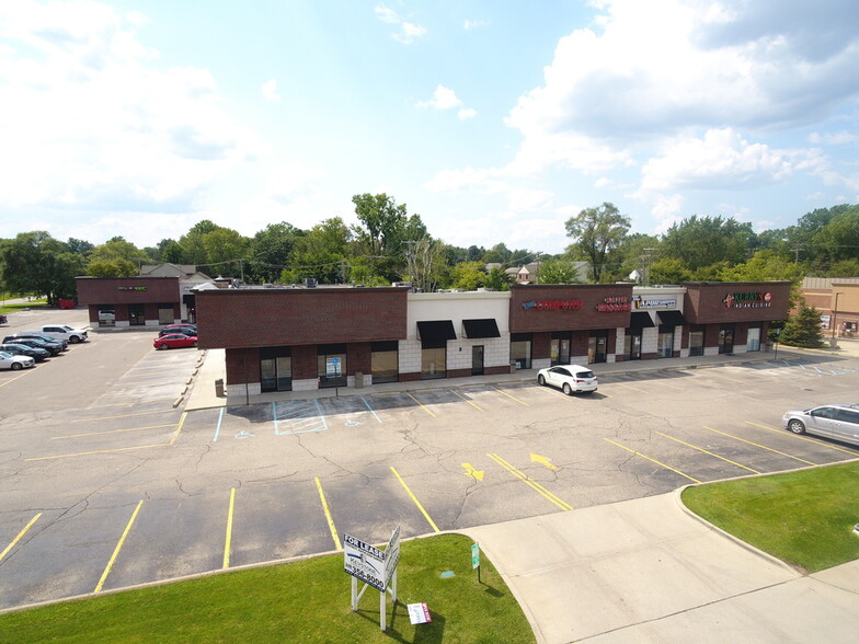 3271-3299 Rochester Rd, Troy, MI for rent - Building Photo - Image 1 of 4