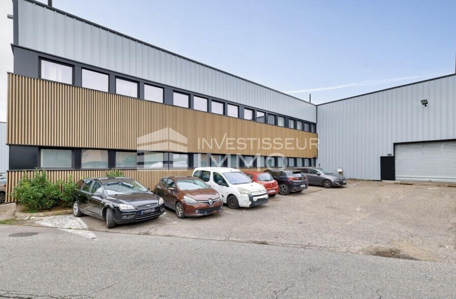 Light Industrial in Villeneuve La Garenne to rent - Building Photo - Image 2 of 6