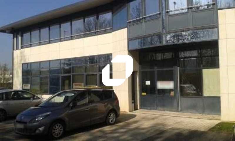Light Industrial in Trappes to rent - Building Photo - Image 3 of 4