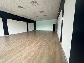 11-47 S Cass Lake Rd, Waterford, MI to rent Interior Photo- Image 2 of 3