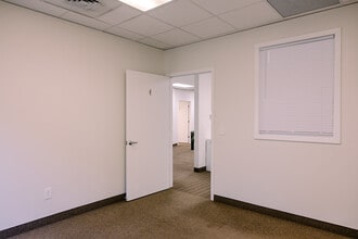 2101 Hennepin Ave, Minneapolis, MN to rent Interior Photo- Image 2 of 11