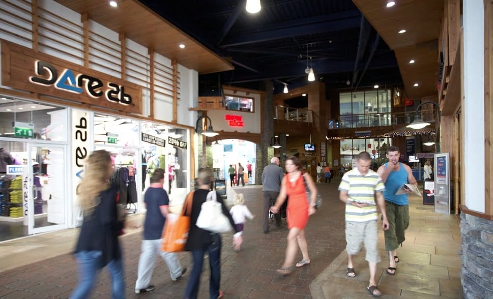 7 Trafford Way, Manchester to rent - Interior Photo - Image 1 of 9