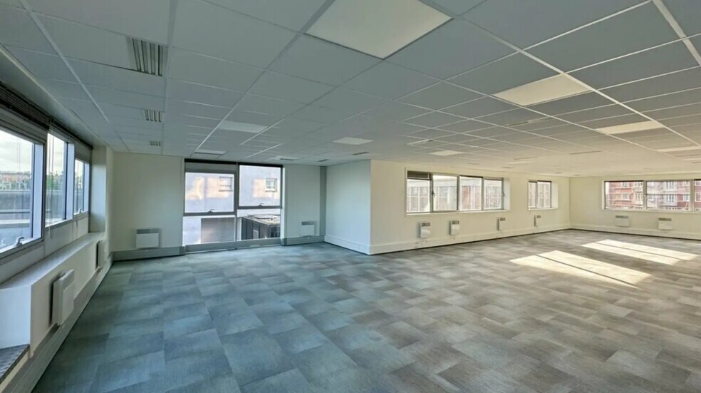 Office in Lille to rent - Building Photo - Image 3 of 8