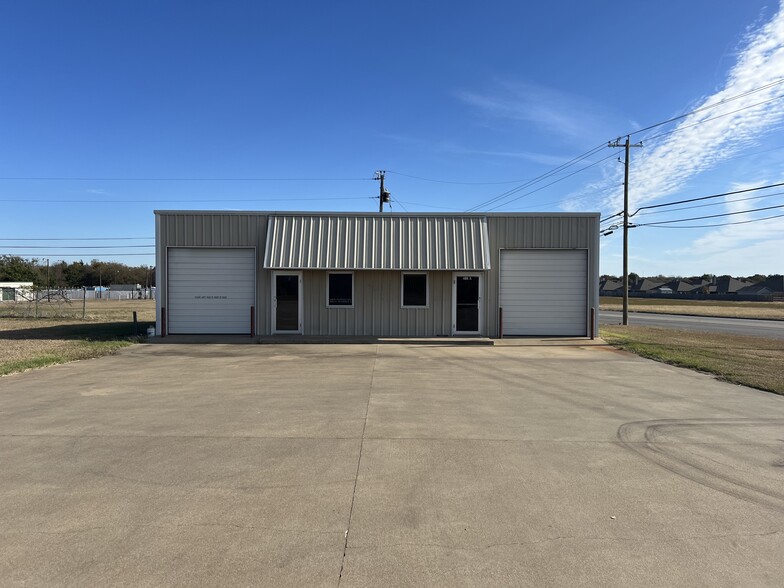 408 W Kilpatrick Ave, Cleburne, TX for rent - Building Photo - Image 1 of 7