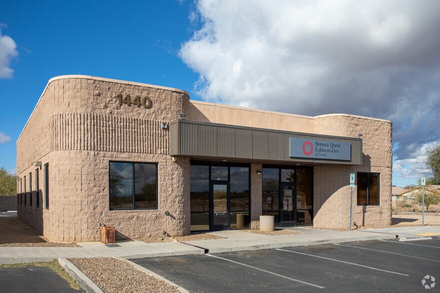 1440 W Valencia Rd, Tucson, AZ for rent - Building Photo - Image 1 of 3