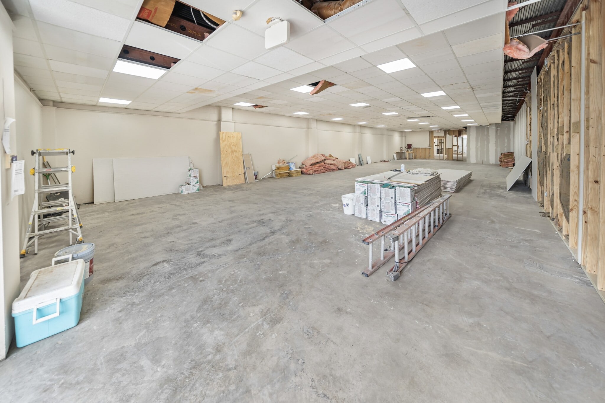 600-612 E Main St, Uvalde, TX to rent Interior Photo- Image 1 of 8