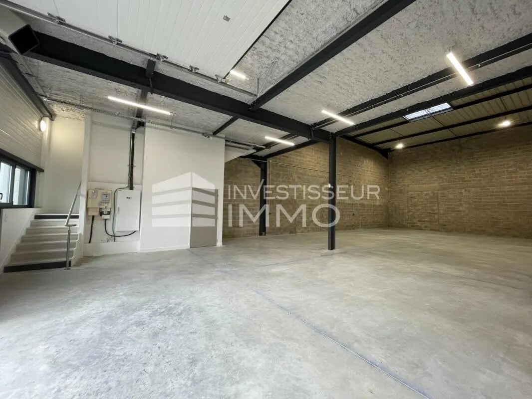 Light Industrial in Lieusaint to rent Interior Photo- Image 1 of 2