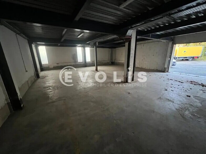 Light Industrial in Croissy-Beaubourg to rent - Interior Photo - Image 2 of 11