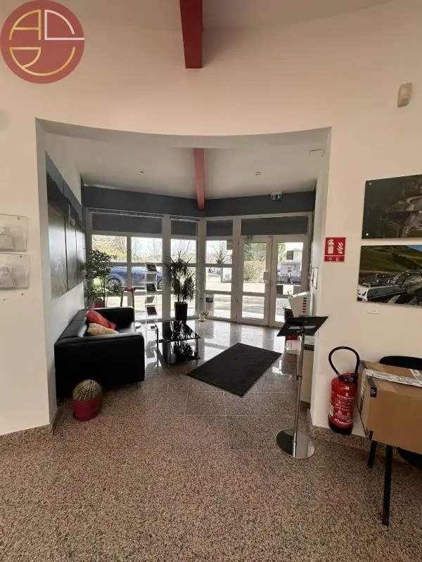 Location Bureaux 380 m² - Photo 1