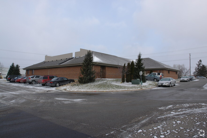 3390 E Jolly Rd, Lansing, MI for rent - Building Photo - Image 3 of 3