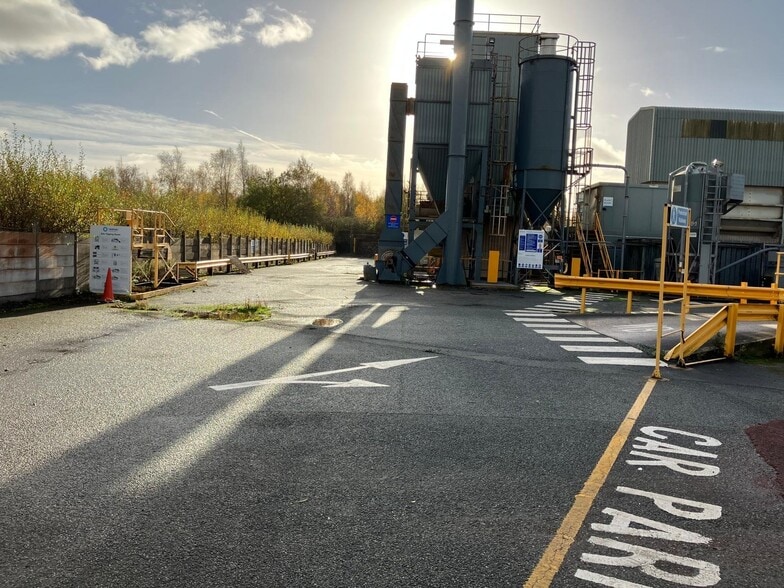 Riverbank Rd, Wirral to rent - Other - Image 1 of 11