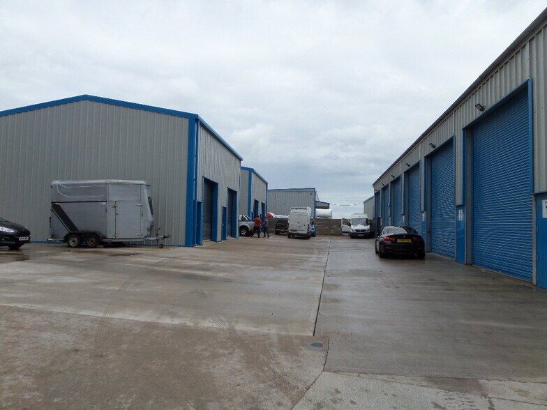 North Rd, Bridgend to rent - Building Photo - Image 3 of 3