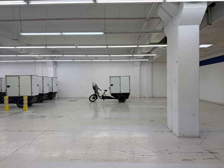 Industrial in Marseille to rent - Interior Photo - Image 2 of 6