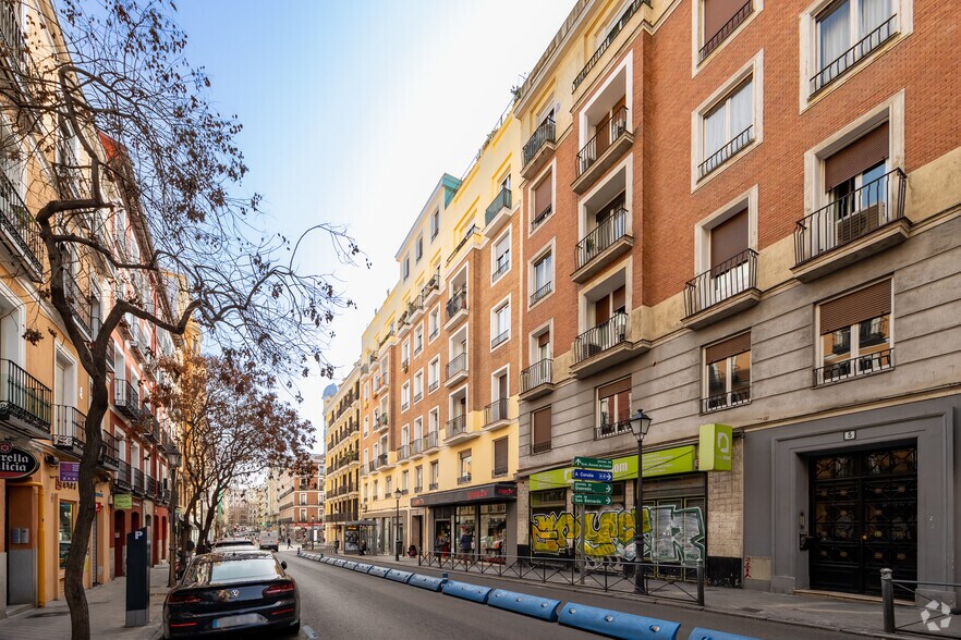 Calle Fernández de los Ríos, 3, Madrid, Madrid to rent - Building Photo - Image 2 of 2