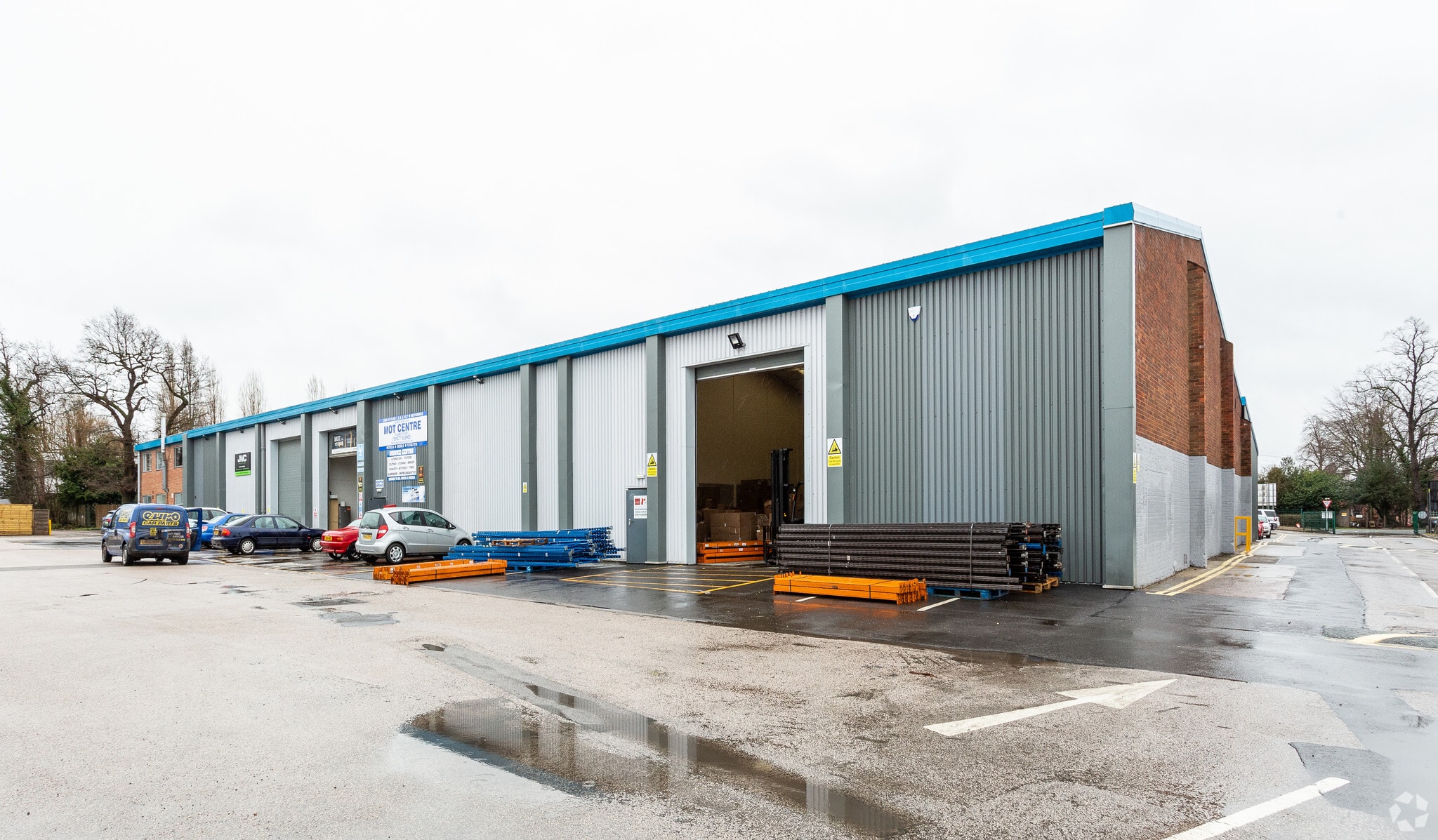 Manor Ln, Crewe to rent Primary Photo- Image 1 of 8