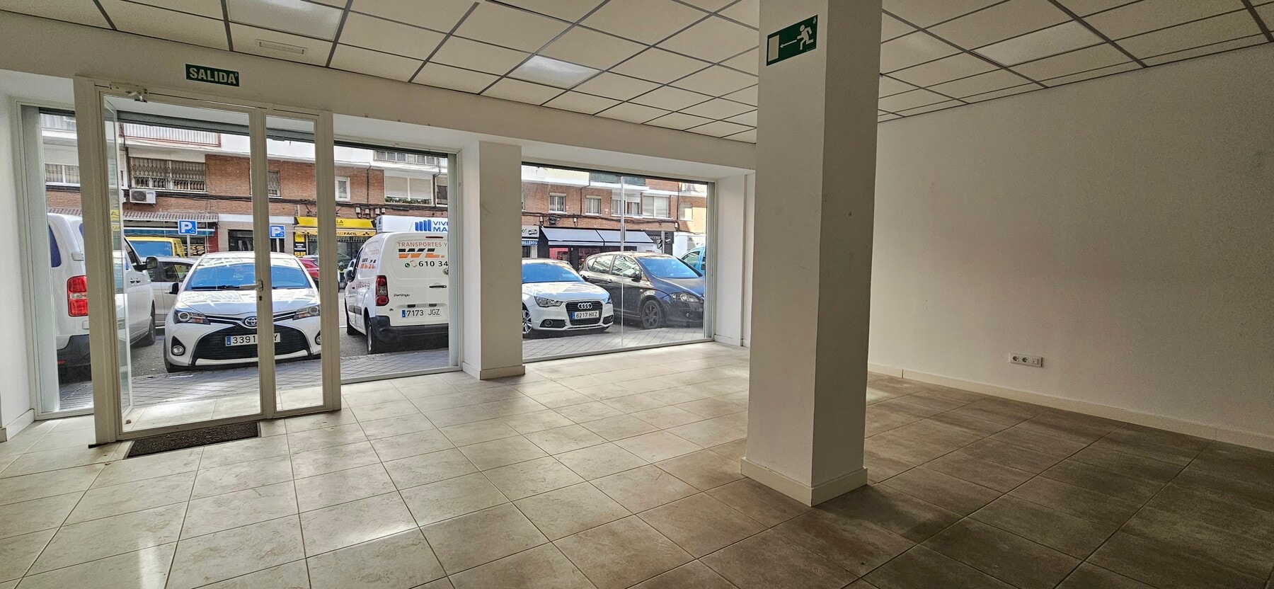 Madrid, MAD 28019 - Unit Pta. C -  - Interior Photo - Image 2 of 7