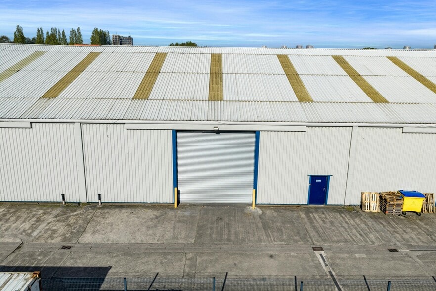 Yardley Rd, Liverpool to rent - Building Photo - Image 1 of 5