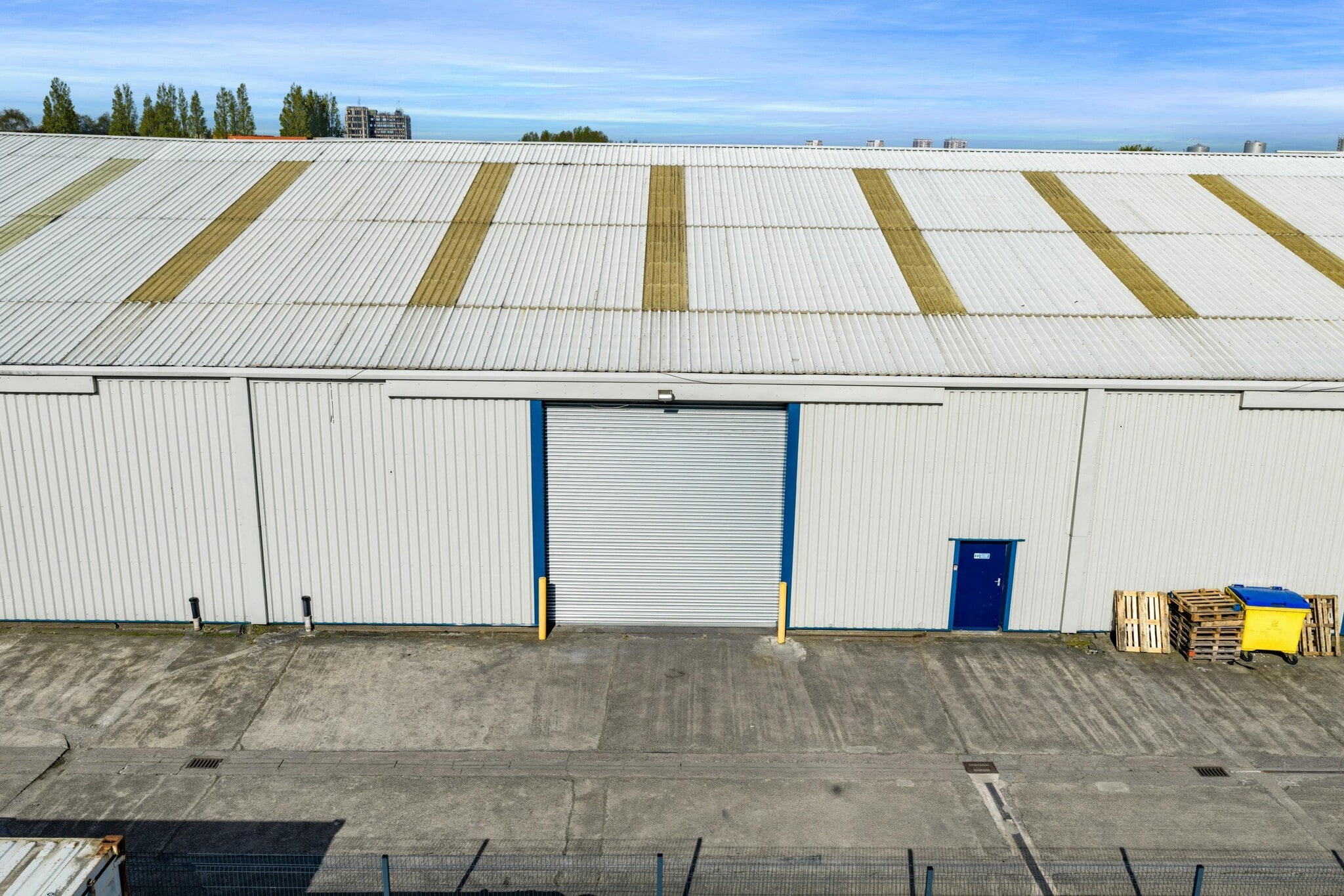 Yardley Rd, Liverpool to rent Building Photo- Image 1 of 6
