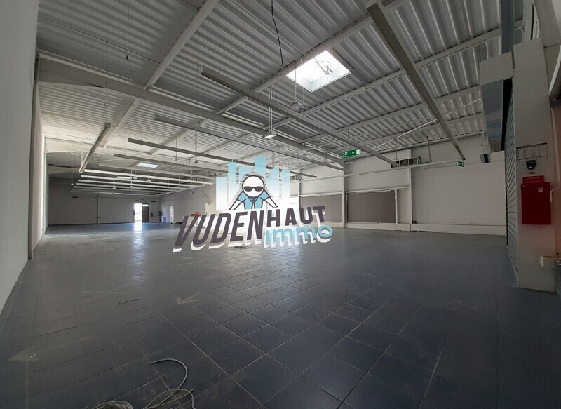 Retail in Portet-sur-Garonne to rent - Interior Photo - Image 1 of 9
