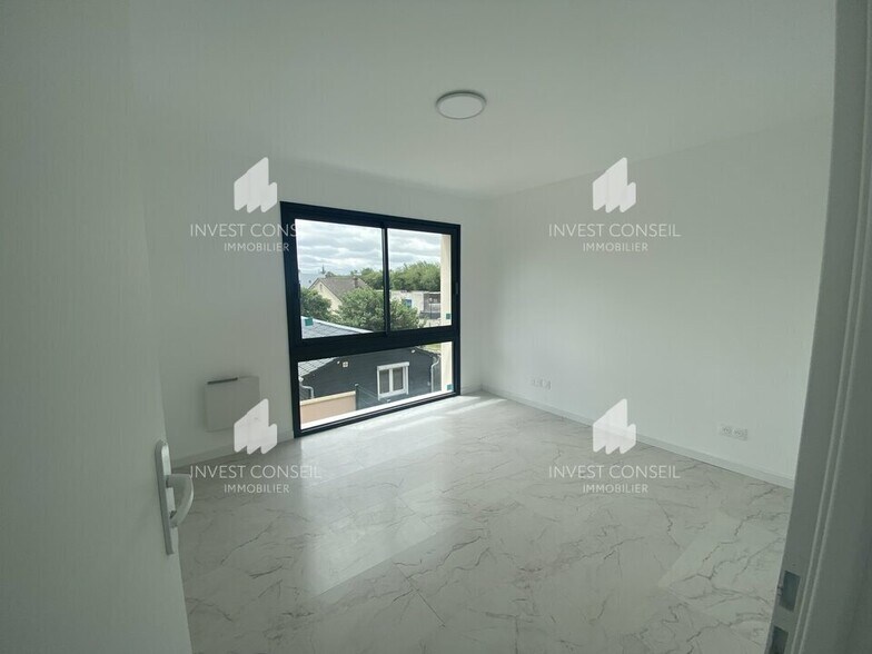 8 Rue Du Pont De Baillet, Baillet-en-France to rent - Interior Photo - Image 3 of 11