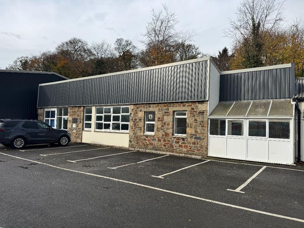 North Rd, Okehampton to rent Building Photo- Image 1 of 13