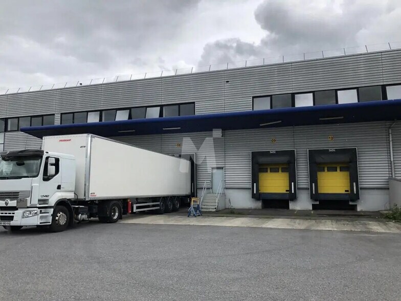 Light Industrial in Combs-la-Ville to rent - Building Photo - Image 2 of 7