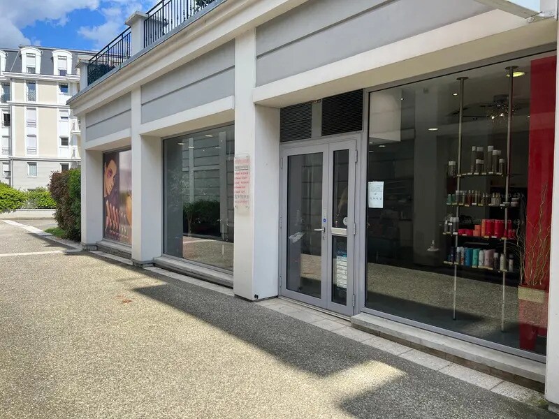 Vente Commerce 65 m² - Photo 1