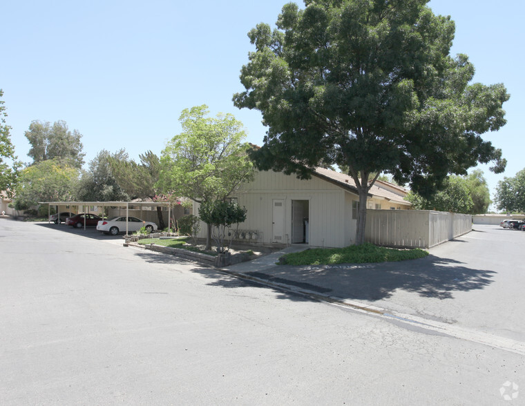 Residential in Hanford, CA for sale - Primary Photo - Image 1 of 1