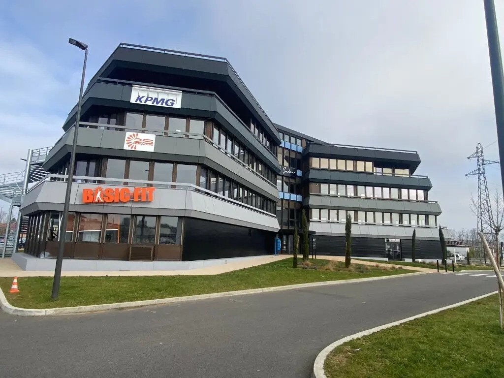 Location Bureaux 213 m² - Photo 1