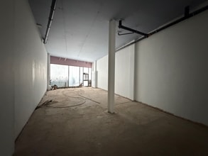 5 Golders Green Rd, London to rent Interior Photo- Image 1 of 2