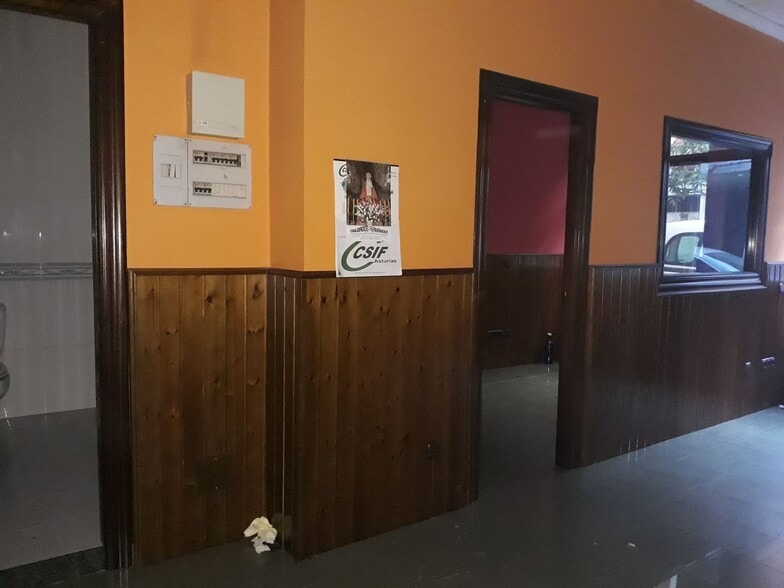 Manuel, 23, Langreo, Asturias for sale - Interior Photo - Image 2 of 22