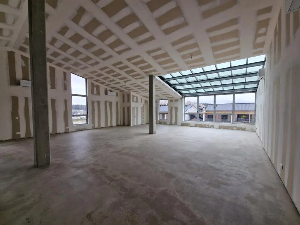Location Bureaux 180 m² - Photo 1