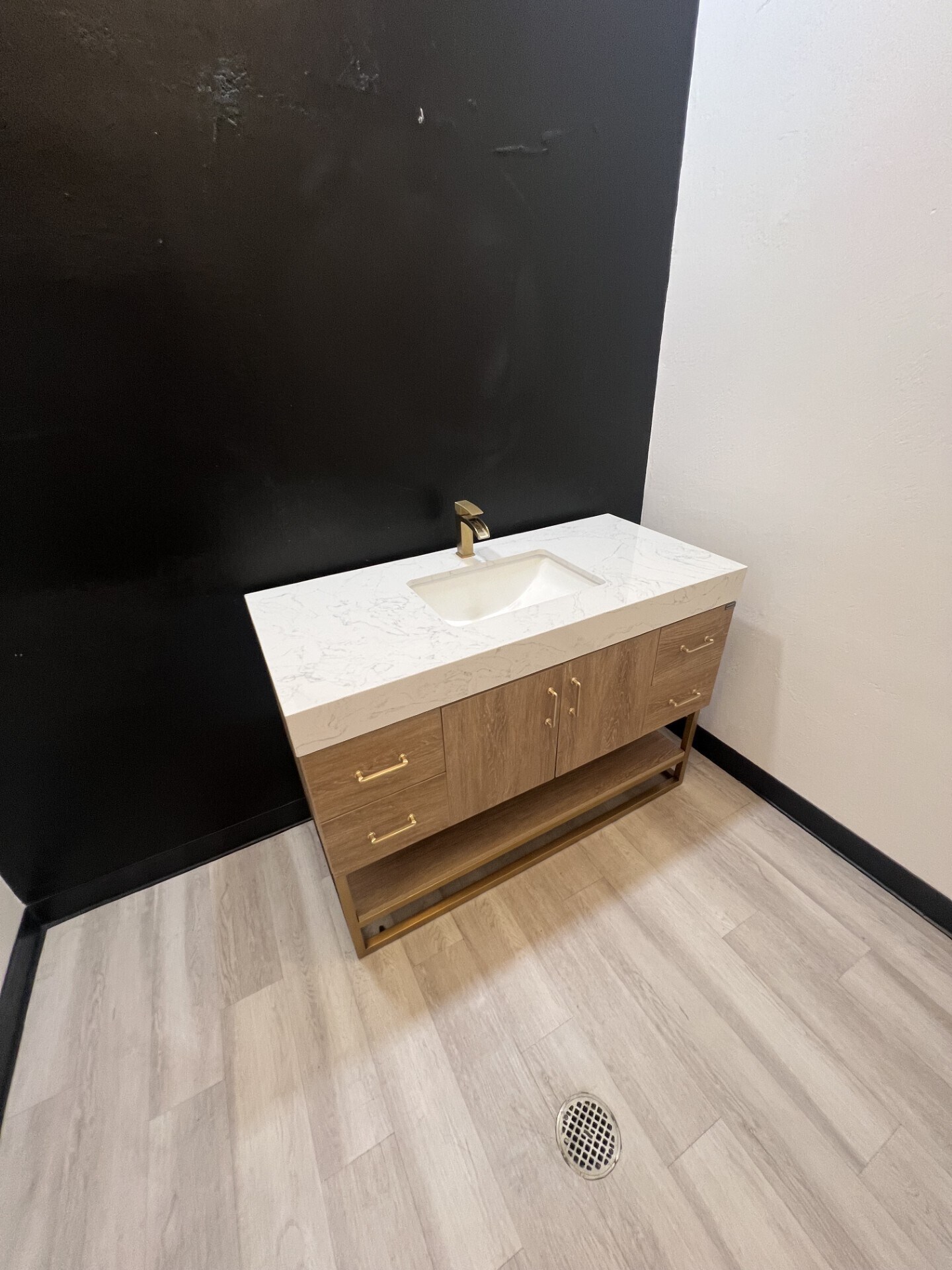 31546 Railroad Canyon Rd, Canyon Lake, CA to rent Building Photo- Image 1 of 8