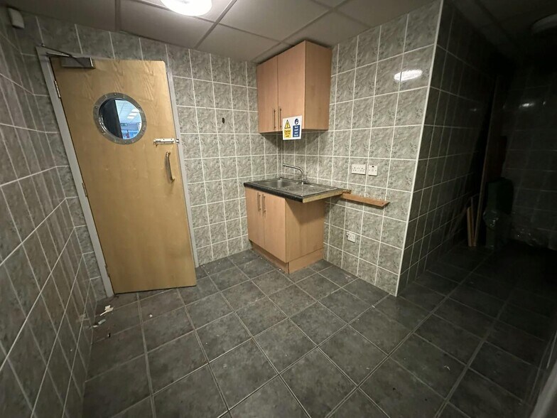 133 South St, Perth to rent - Building Photo - Image 3 of 7