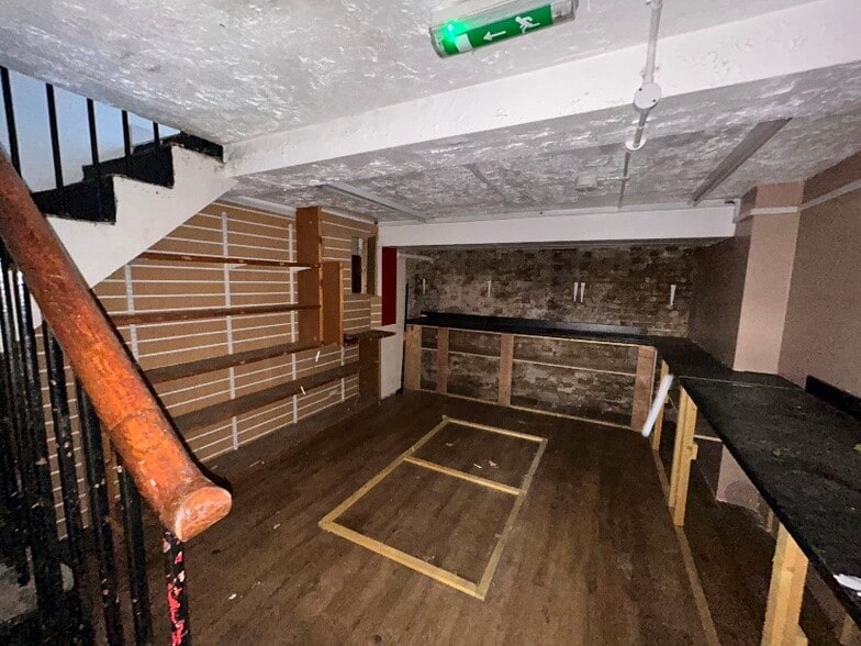 10 Wentworth Street, London to rent - Building Photo - Image 3 of 5