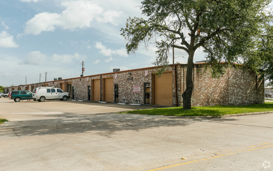 4300 Town Plaza Dr, Houston, TX for sale - Primary Photo - Image 1 of 1