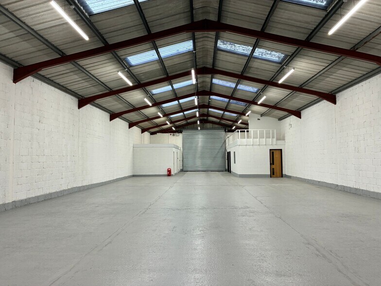 The Long Barn, Norton Farm, Selborne Rd, Alton to rent - Building Photo - Image 2 of 6