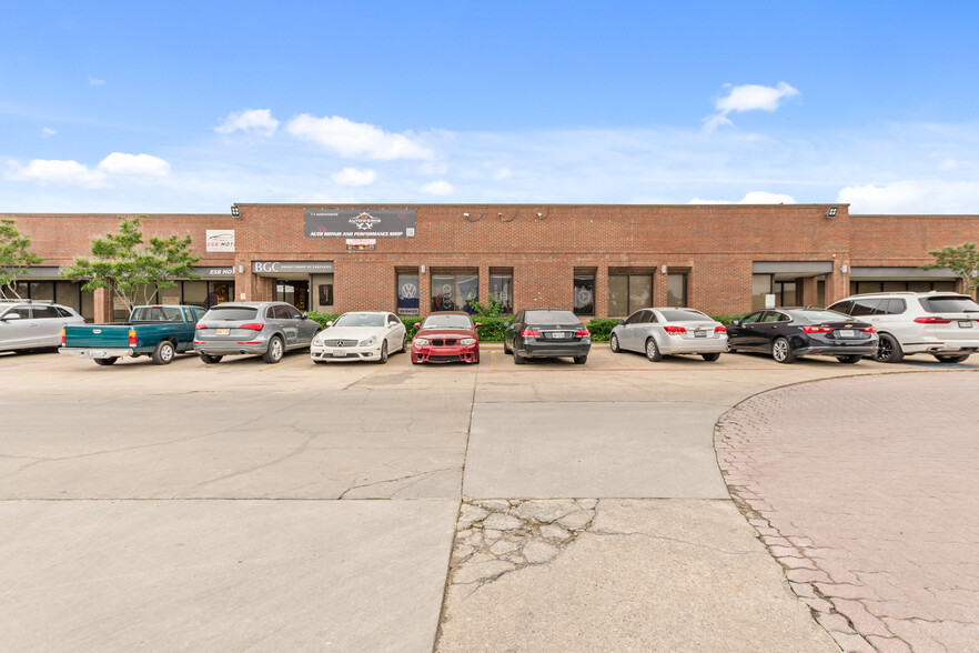 2415 W Northwest Hwy, Dallas, TX for rent - Building Photo - Image 2 of 18