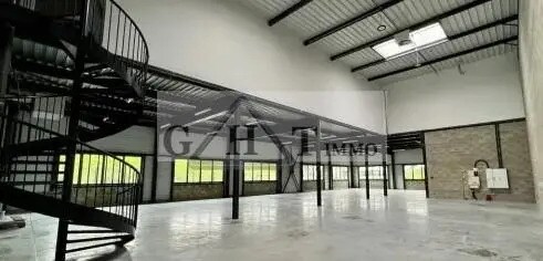 Vente Entrepôt 395 m² - Photo 1