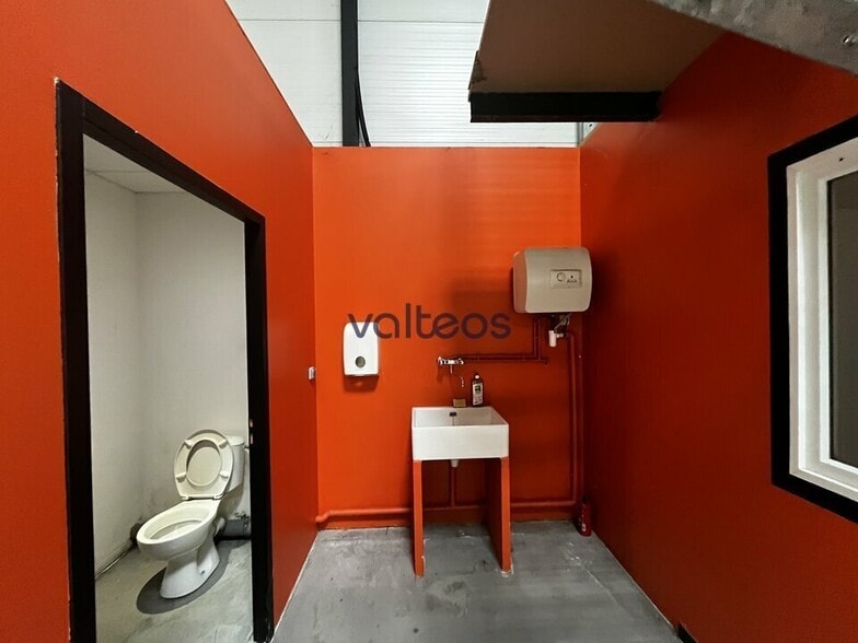 14 Rue Gaspard-Gustave Coriolis, Plaisance-du-Touch to rent - Interior Photo - Image 3 of 11