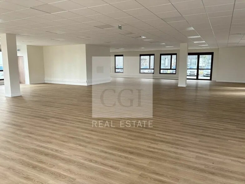 Office in Genas to rent - Building Photo - Image 2 of 12